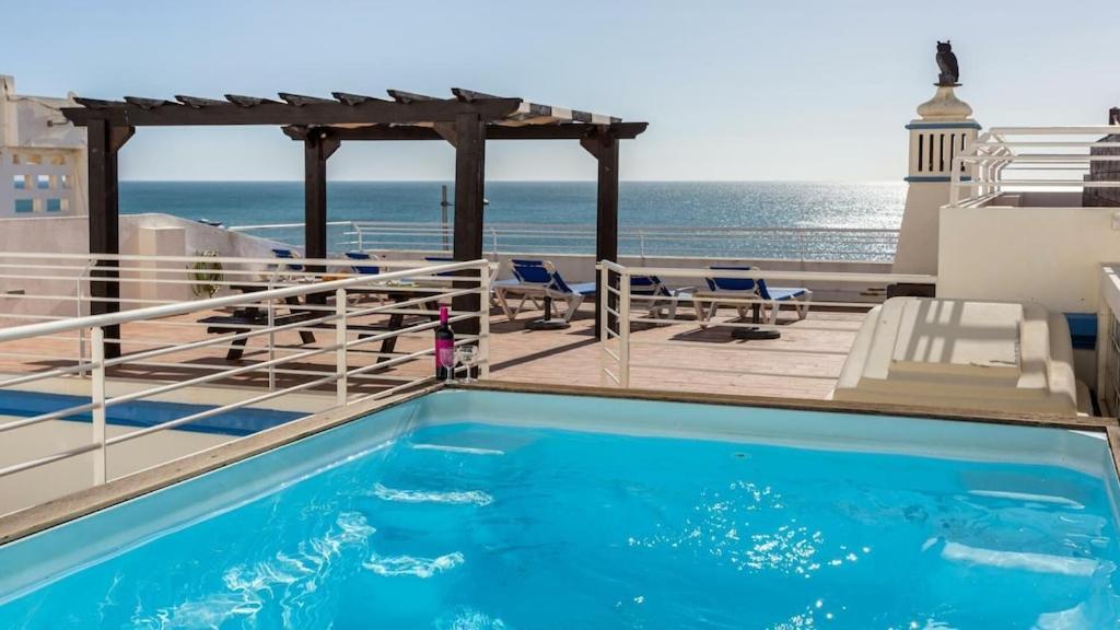 Refurbished Beachfront House, Pool, Ac, Wifi, Albufeira, Sea View エクステリア 写真