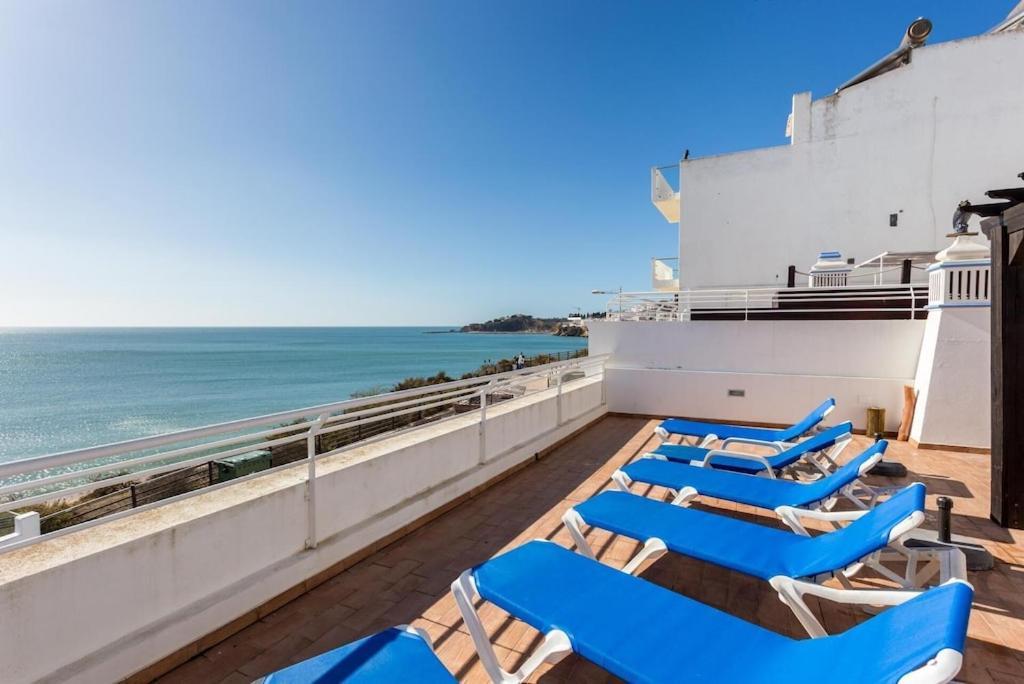 Refurbished Beachfront House, Pool, Ac, Wifi, Albufeira, Sea View エクステリア 写真