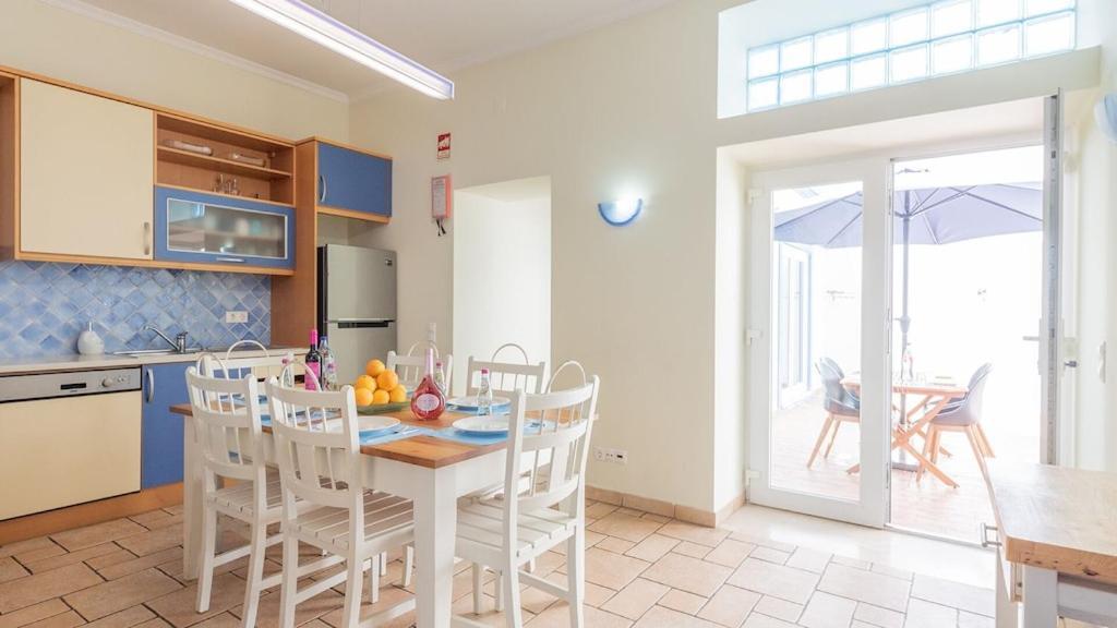 Refurbished Beachfront House, Pool, Ac, Wifi, Albufeira, Sea View エクステリア 写真