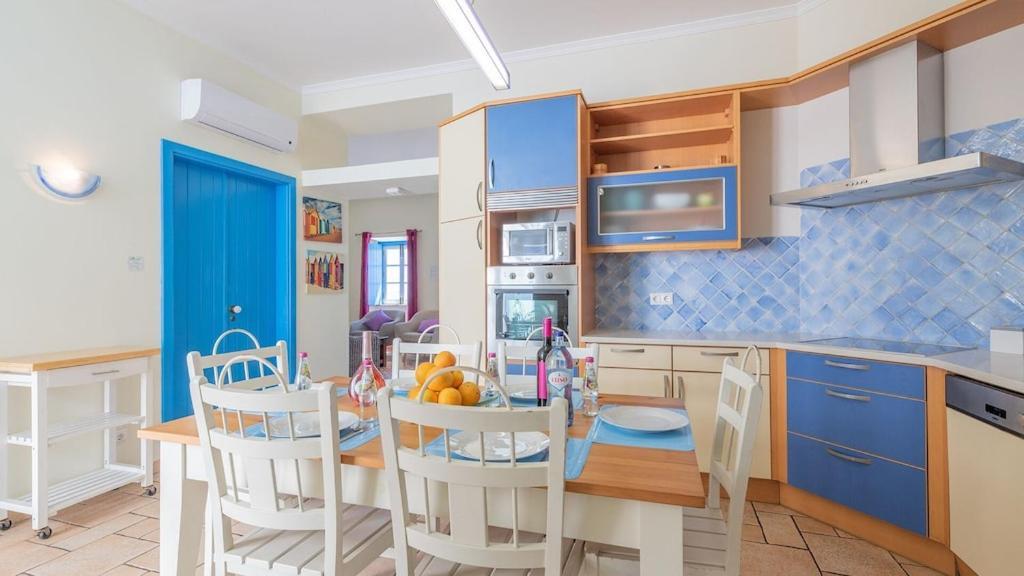 Refurbished Beachfront House, Pool, Ac, Wifi, Albufeira, Sea View エクステリア 写真