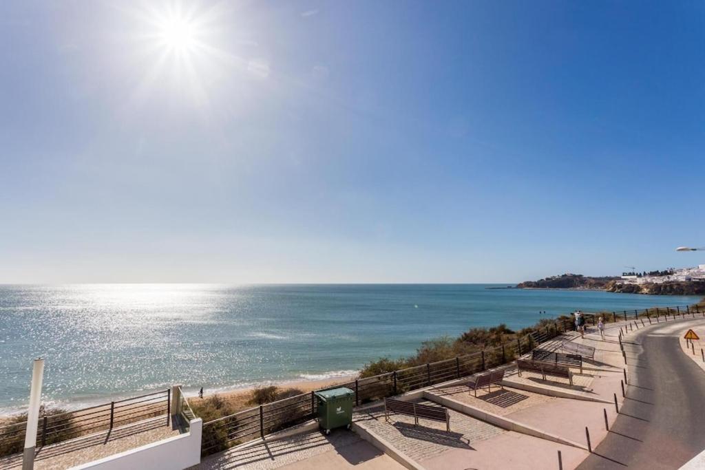 Refurbished Beachfront House, Pool, Ac, Wifi, Albufeira, Sea View エクステリア 写真