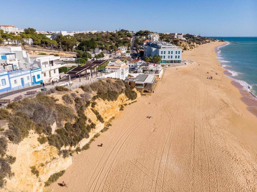 Refurbished Beachfront House, Pool, Ac, Wifi, Albufeira, Sea View エクステリア 写真